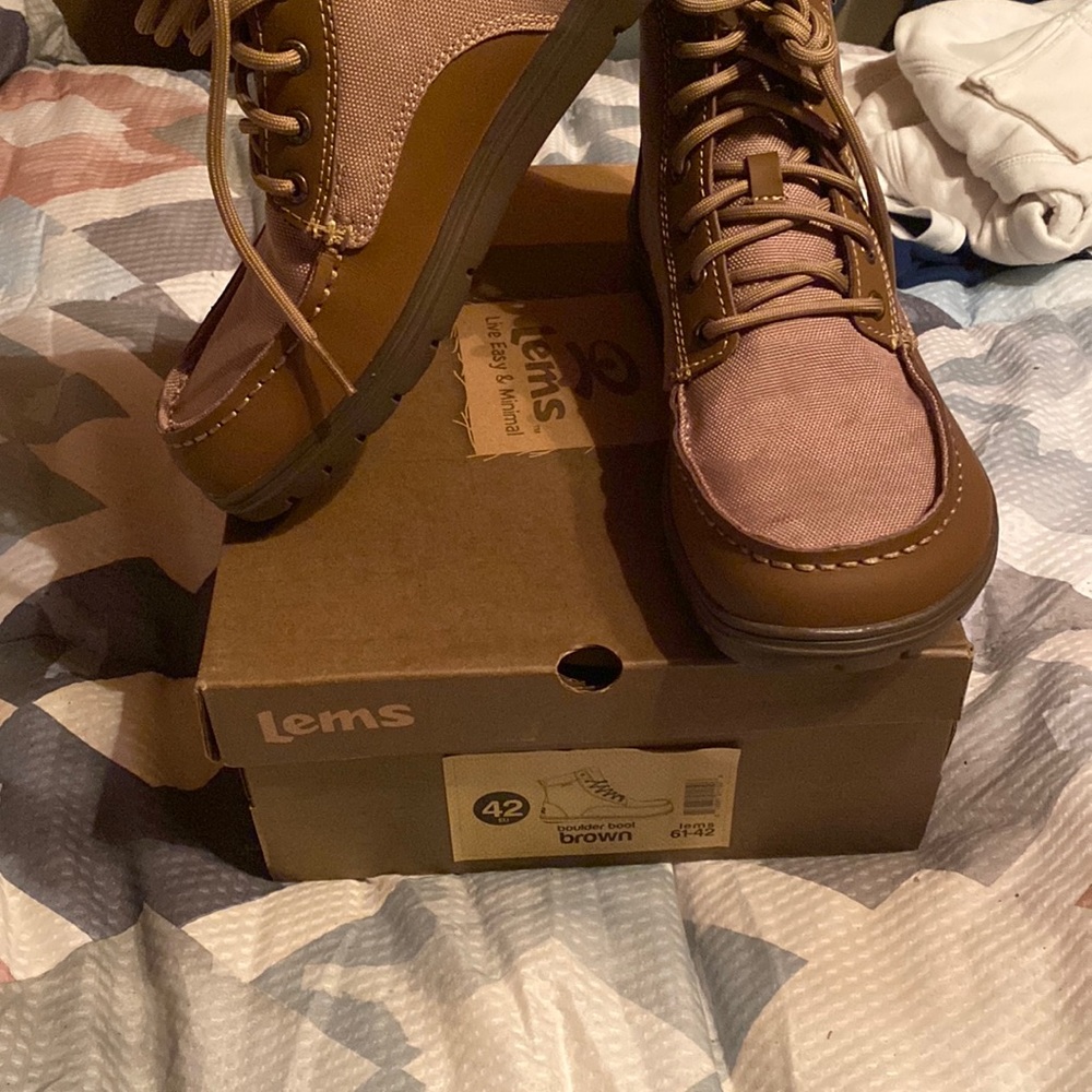 Mens size 42 Lems boots shoes new boulder boot